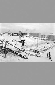 Mäkihyppääjä Helsinginkadulla 1930