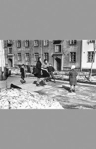 Torkkelinkadun pihaleikit 1940
