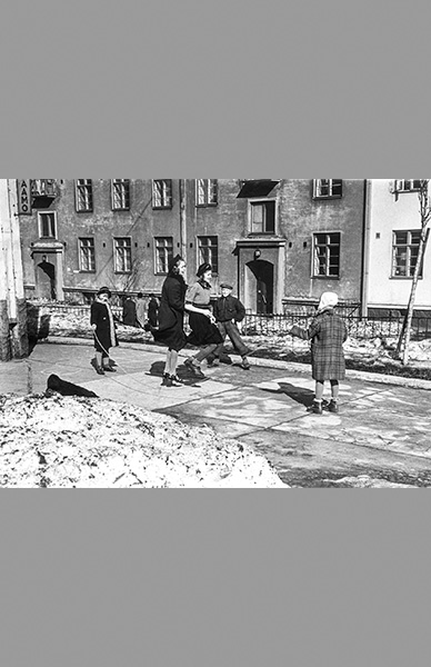 Torkkelinkadun pihaleikit 1940